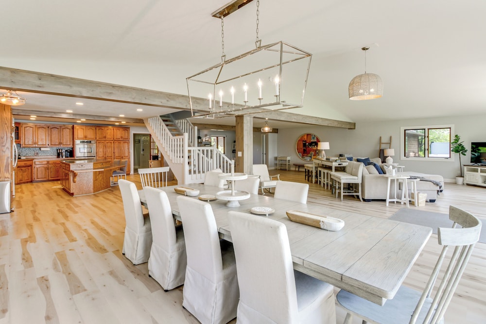 Lakefront Home on 17 Acres: 9 Mi to Dtwn Brainerd!