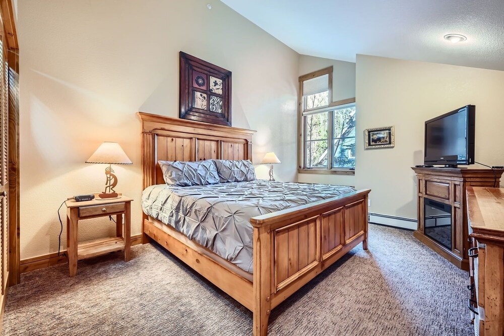 8712 Ski Tip Townhomes 3 Bedroom Townhouse
