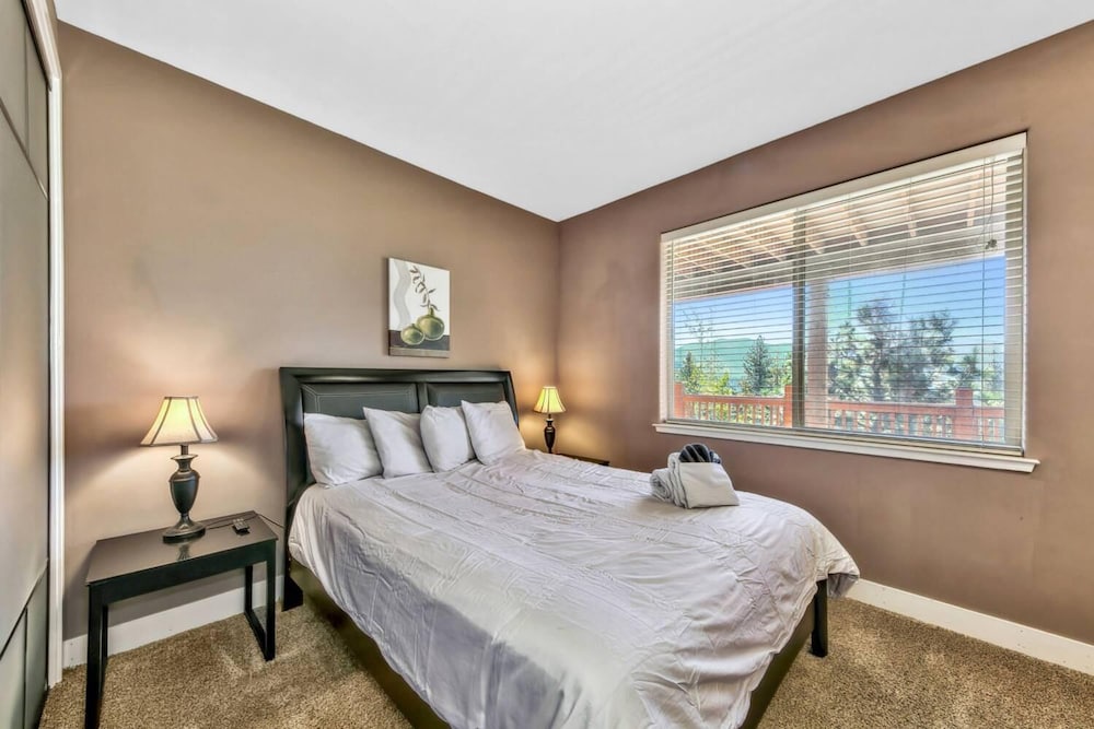 Bella Vista Luxury Retreat view 5