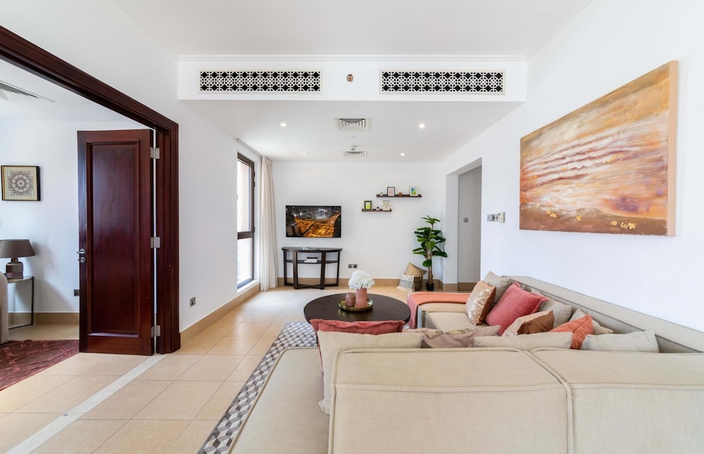 Luxury Living Next to Dubai Mall Burj Khalifa