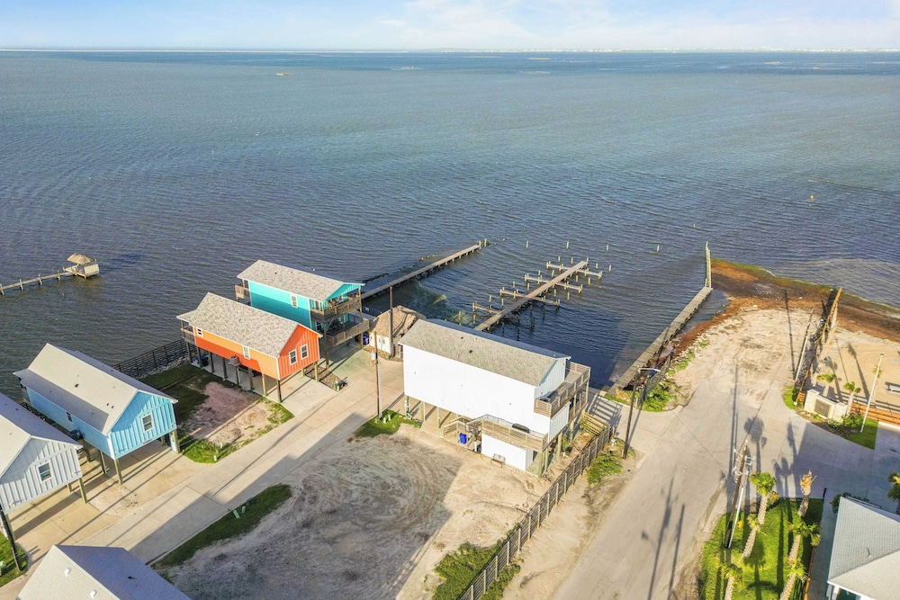 Laguna Sunrise Water Views, Private Pool + Minutes to Padre Island & Beaches