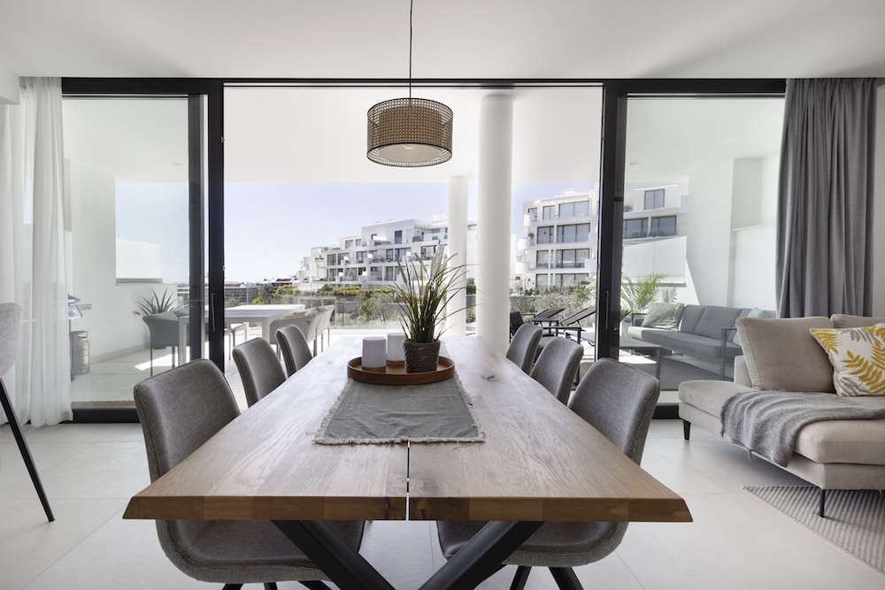 Stylish Apartment With Large Terrace in Higueron