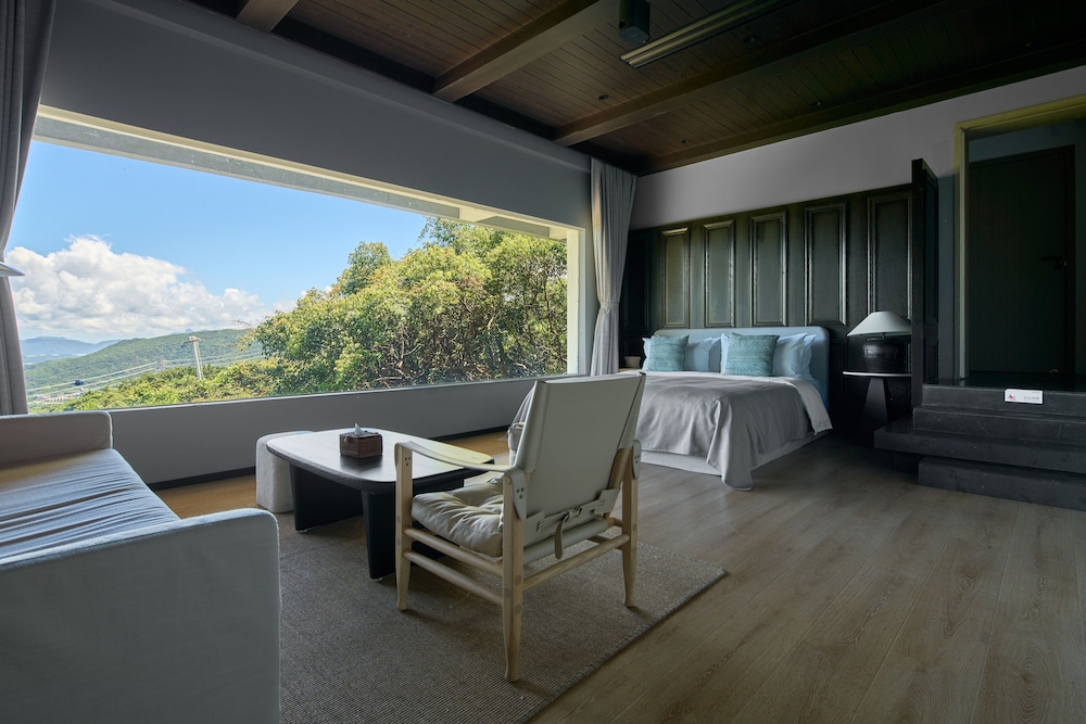 Miyue Shenzhen Tianlu Secret Wild Wizard Holiday Hotel