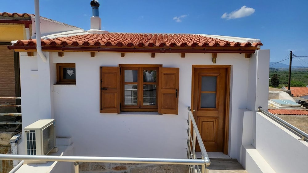 Minoa 1890a Charming Guesthouse in Crete view 3