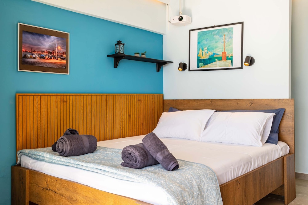 Beachfront Sunny Penthouse - Kalamata Seablisss