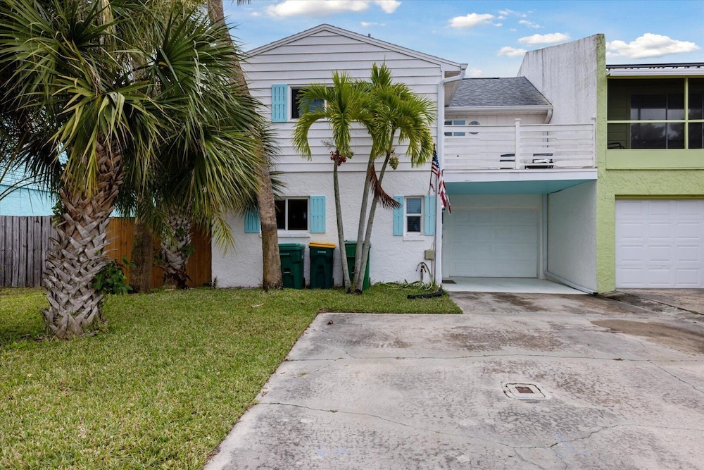 10 Colonial Drive