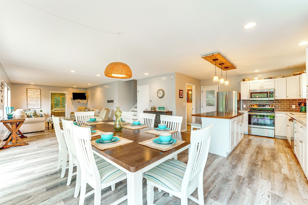 Walk to Semi-private Beach: Lake Michigan Getaway