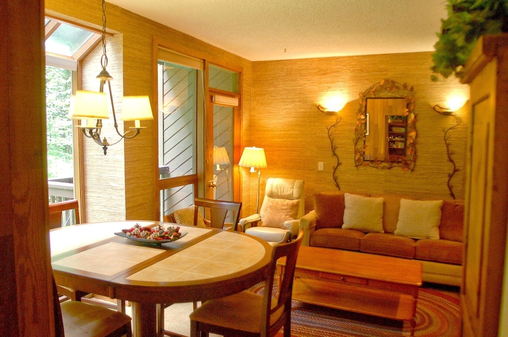 Snowater Condo #84 - Large Condo With Private Sauna and Soaker tub