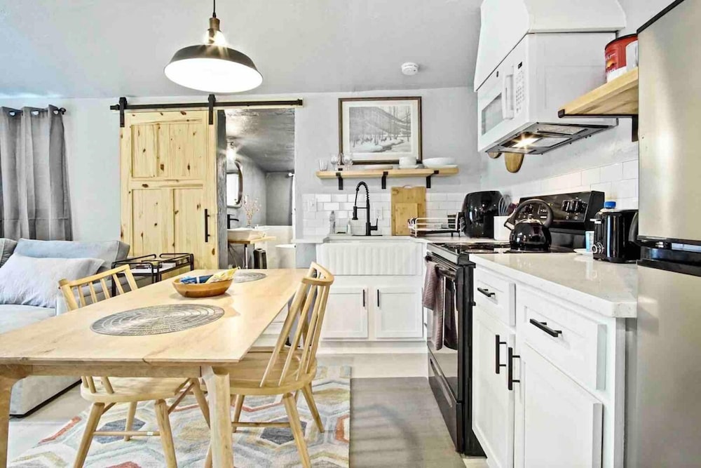 Oklahoma City Vacations - 3-story 6-bedroom 4 Bathrooms 3min-asian Dist - Property Image 11