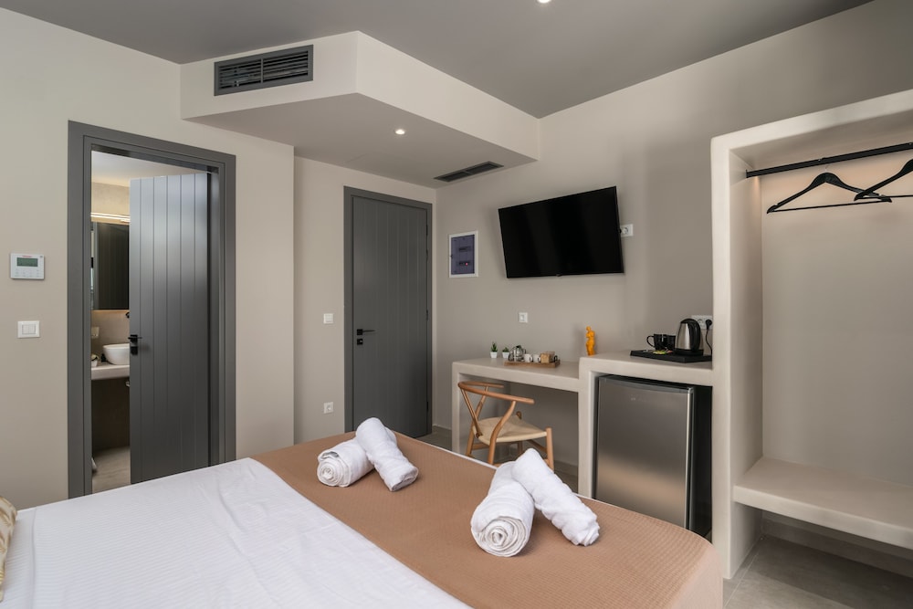 Afroessa Milos photo 2