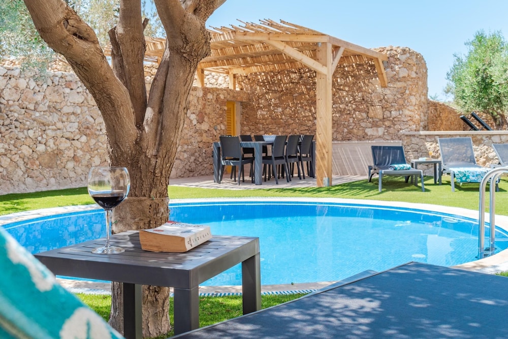 Villa Oliva 4 Bedroom Villa