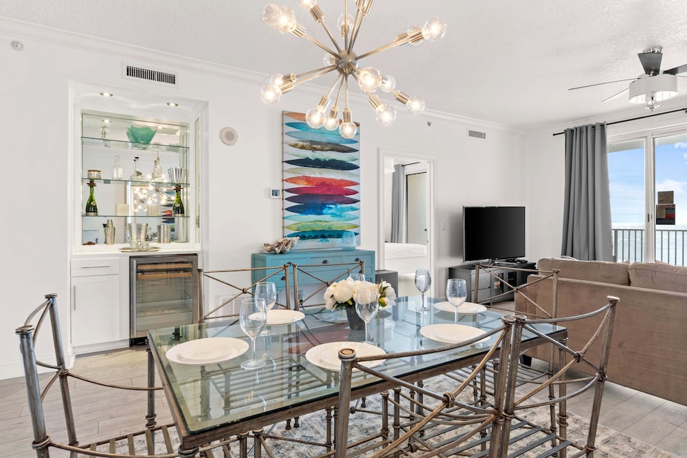 Twin Palms by Book That Condo