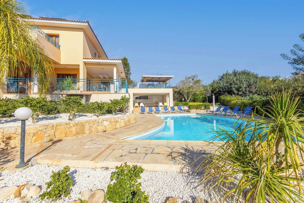 Apollon Zeus Villa