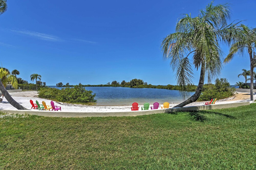Gulf-view Condo in Hudson: Perfect for Snowbirds!