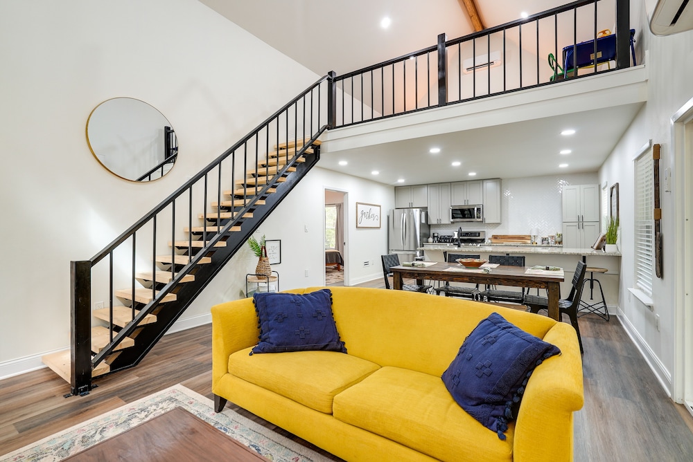 Lakefront Texas Abode w/ Kayaks, Fire Pit  Patio! - Property Image 16