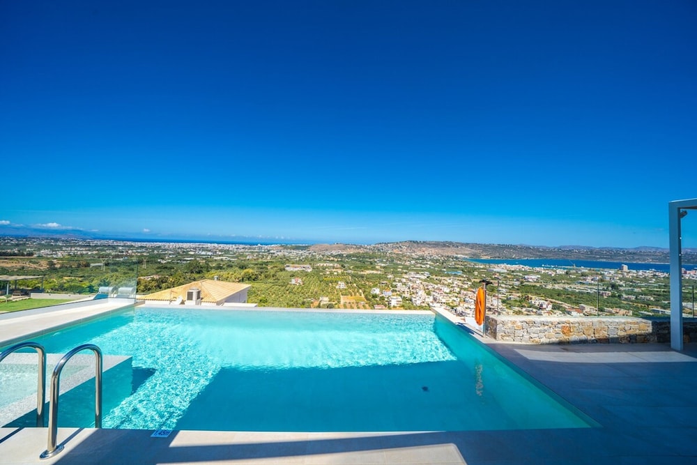 Villa Con Vista- Heated Pool 4 bdr Sleeps 8