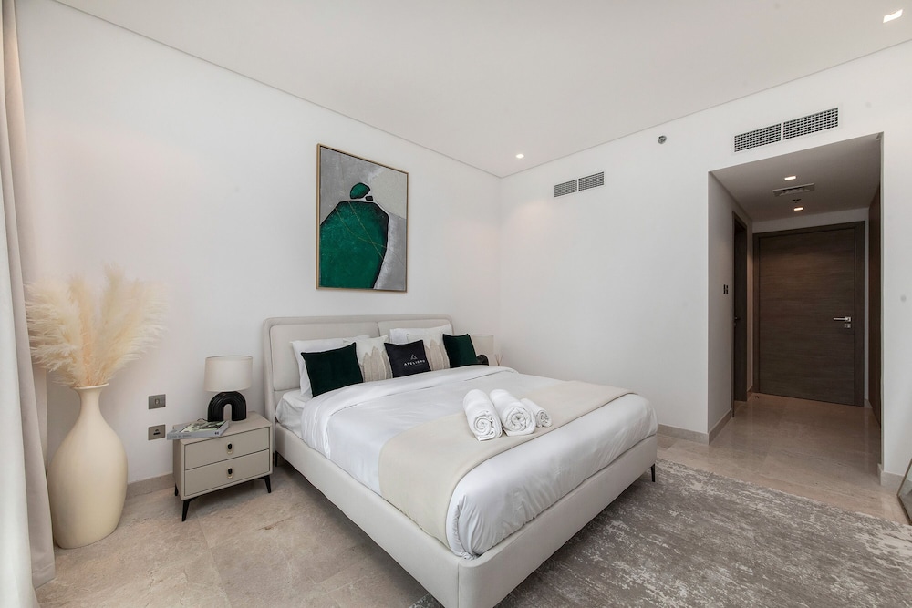 Luxe 3BR with Burj Khalifa view