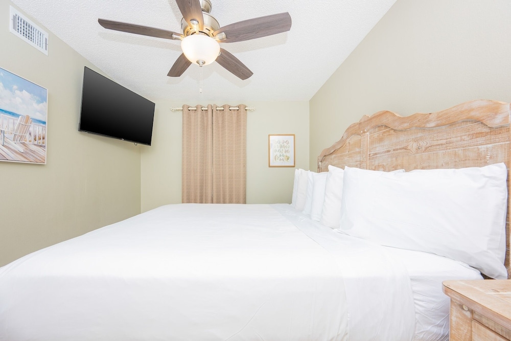 Phoenix Vi 6708 3 Bedroom Condo