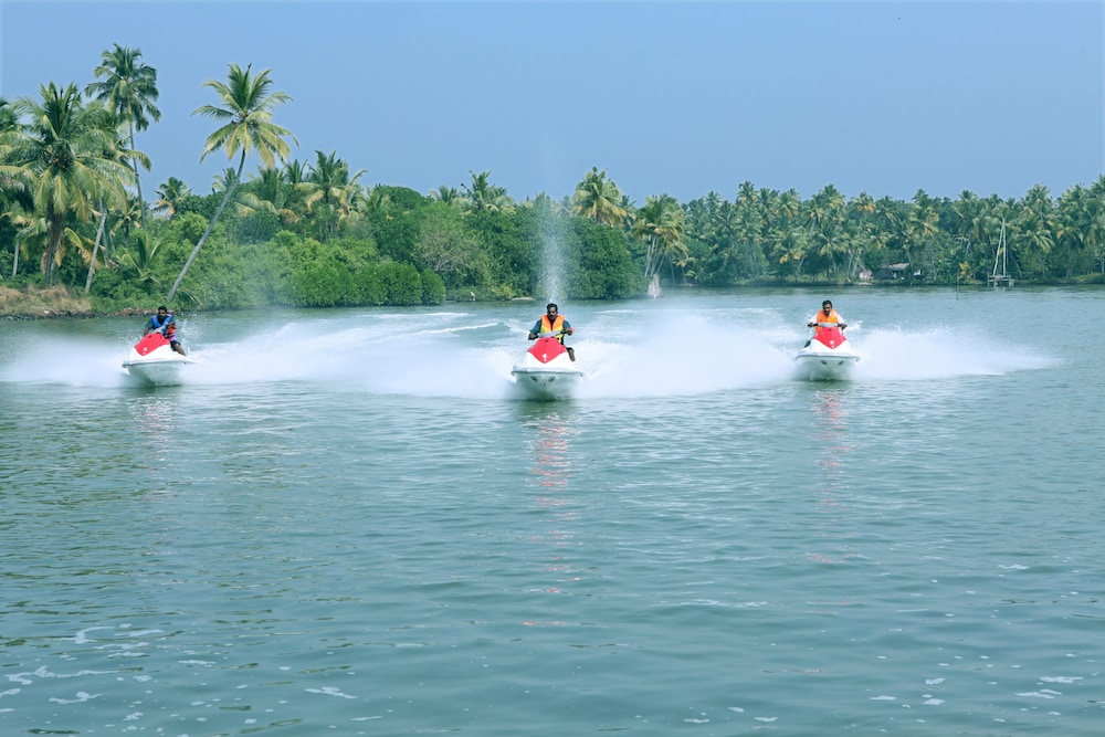Regant Lake Palace