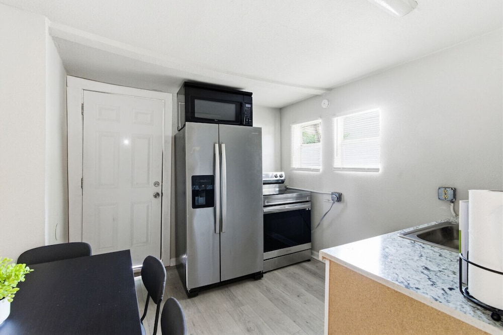 Spacious 2BR Duplex Near Downtown San Antonio