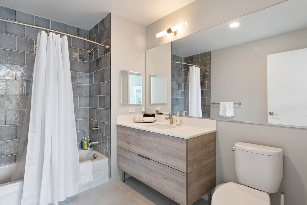 Exclusive Gold Coast 2BR Balcony Walkable