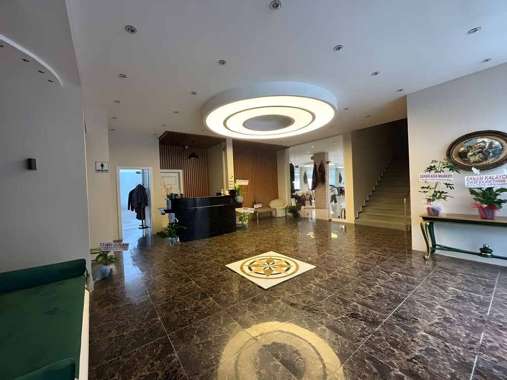 Lobby & Reception