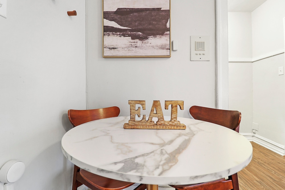 Cozy Charm Studio Apt - Kenwood 205