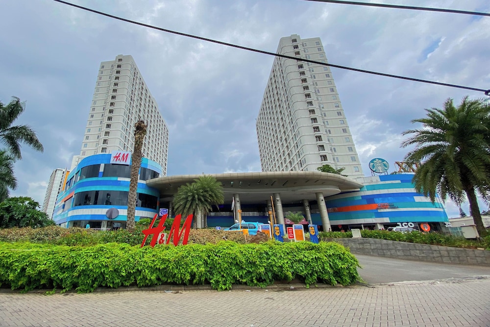 Homey And Nice Studio Cinere Bellevue Suites Apartment