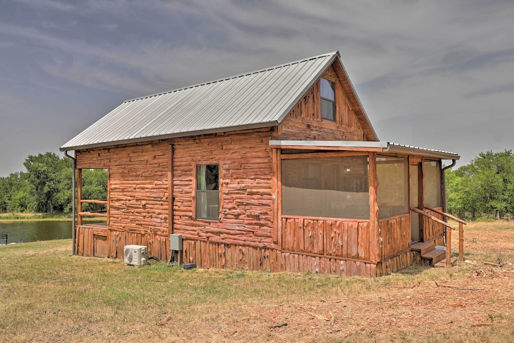 Chic Thorndale Cabin w/ Fire Pit & Fishing Pond view 5