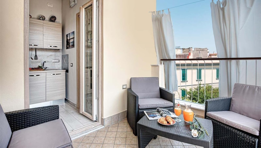 Giggino's Flat — Naples