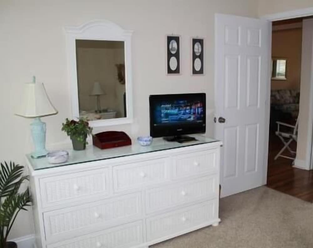 4604 Bay Village