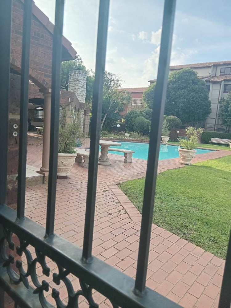 Ground flr 3bed Apartment Private Garden