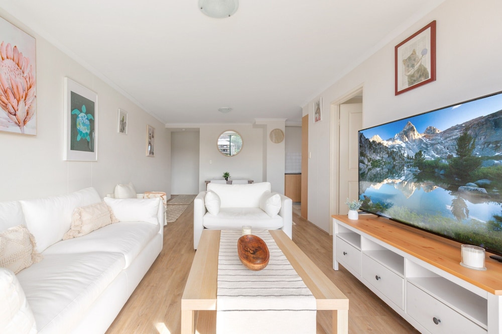 Spacious 3-bed With Alfresco Dining by Amenities