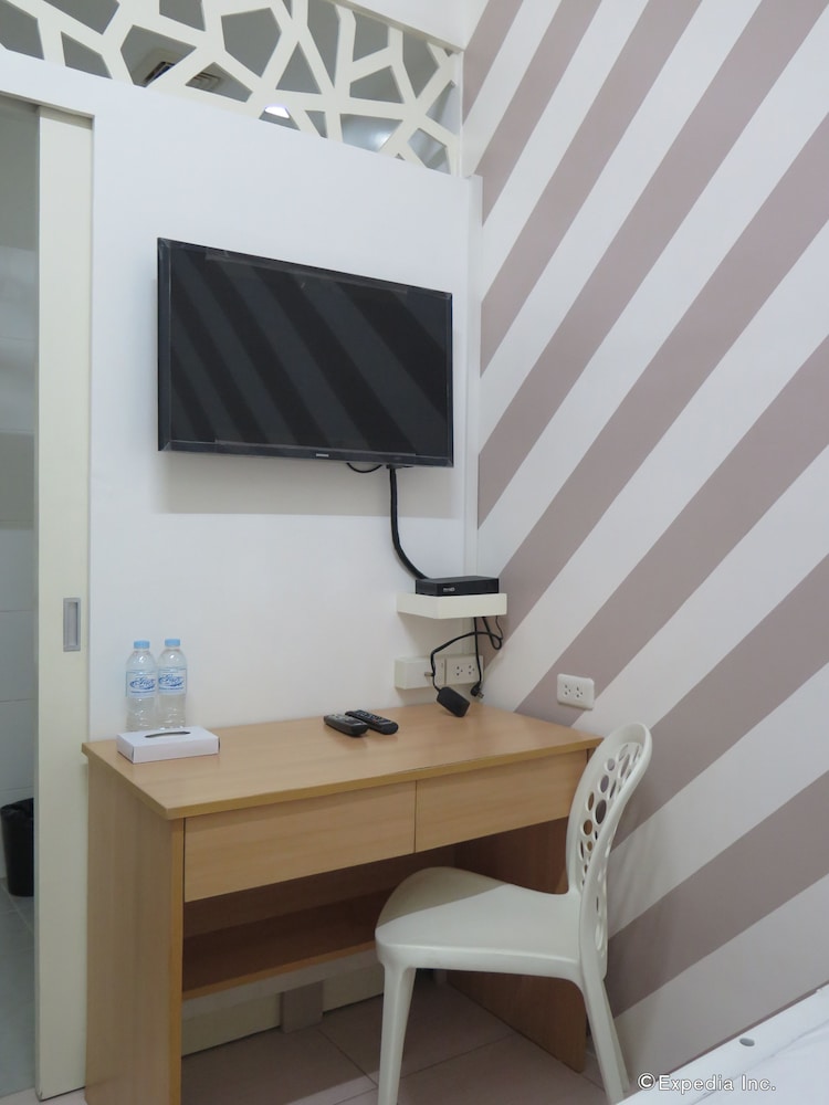 Alicia Tower Residences - Adult Only - Hostel