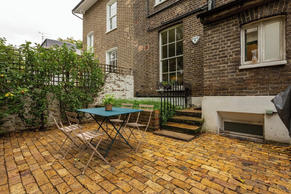 Canonbury Park North II by Onefinestay