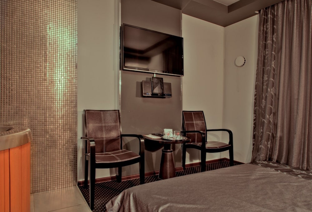 Alex Hotel on Dybenko