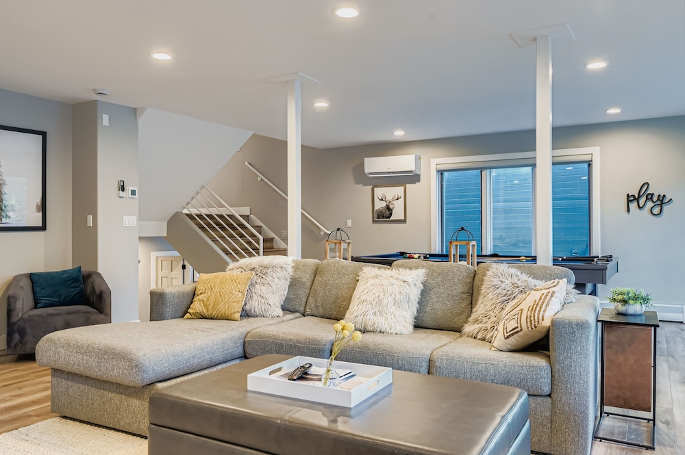 Mountain Luxury In Old Town Spa - Walk To Main 440 3 Bedroom Home