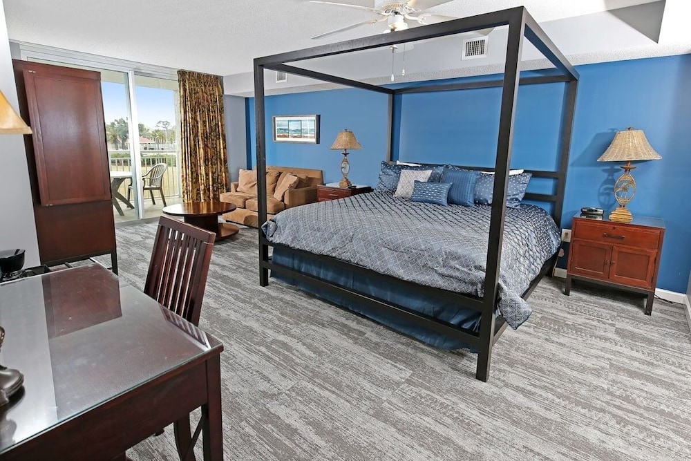 Yacht Club 2-404 4 Bedroom Condo