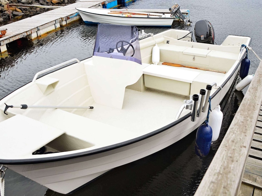 10 Person Holiday Home in Midsund view 5