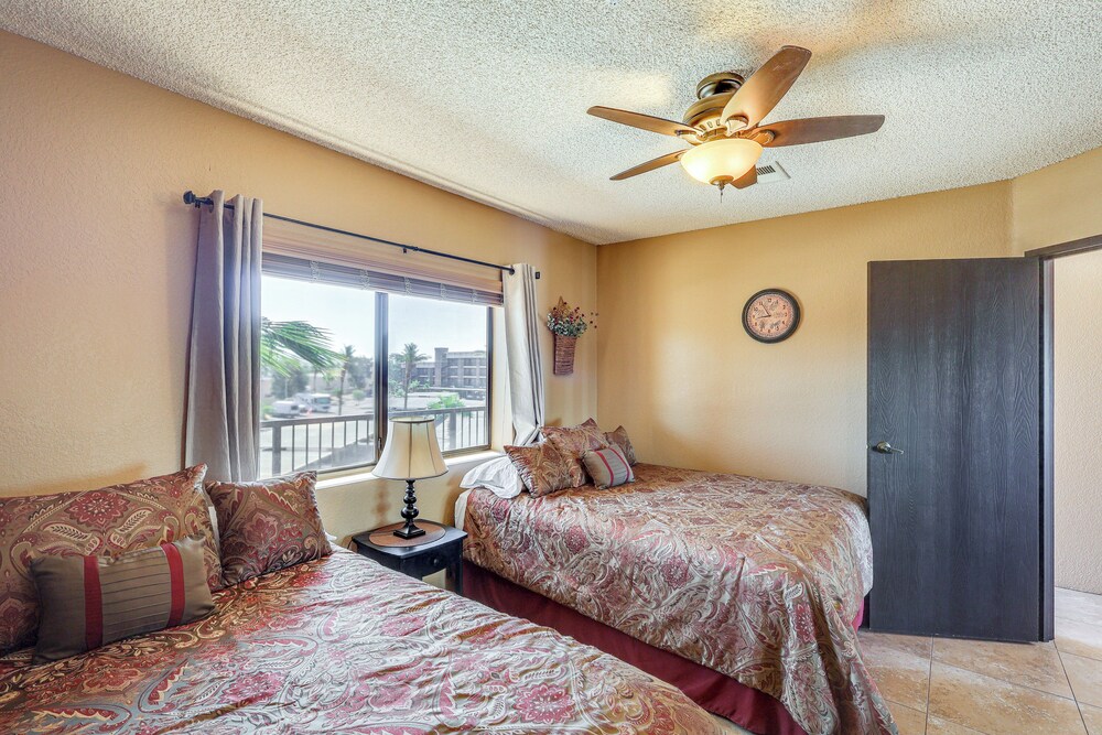 London Bridge Views: Havasu Condo on Golf Course