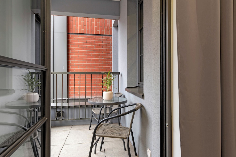 Doki Living & Foodhall by Downtown Apartments