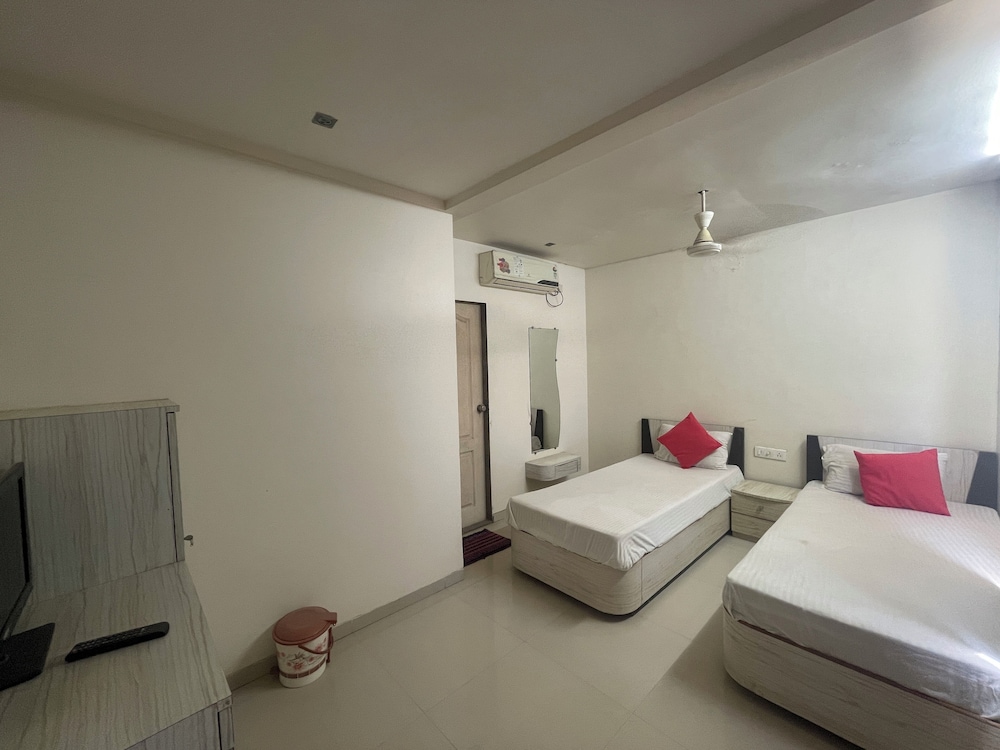 Hotel Narayan Executive Gujrat