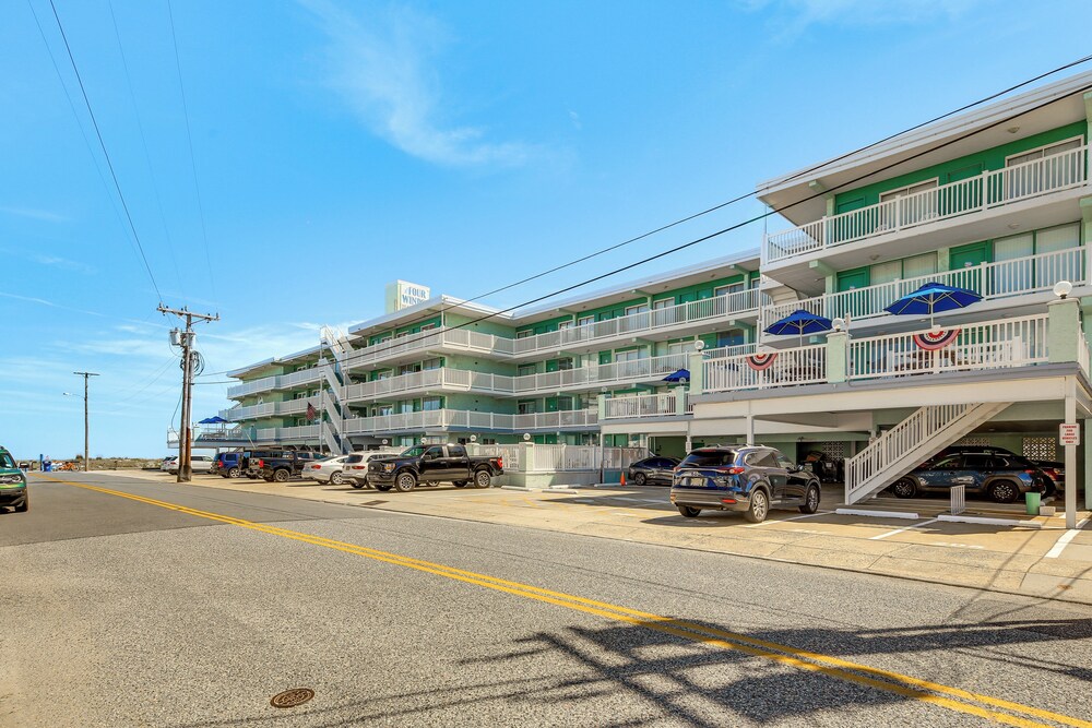 Beachfront Wildwood Crest Condo w/ Pool Access! view 2