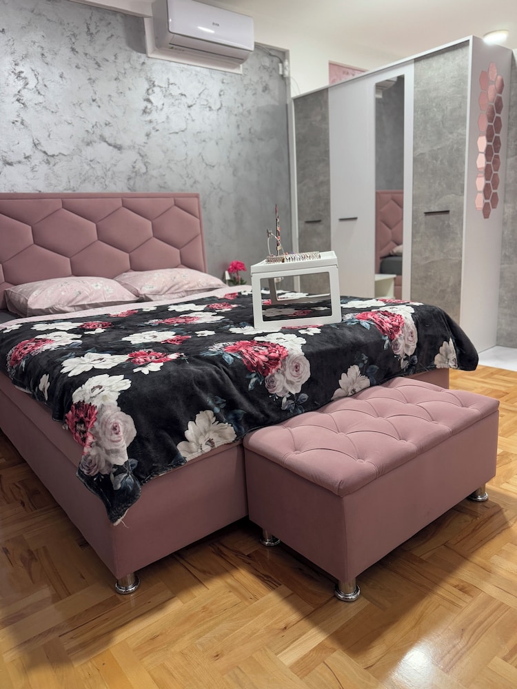 SpaNISH 3 apartment