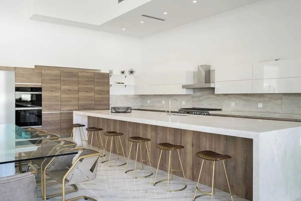 Pool, Hot Tub & Putting Green Minutes From Dining & Golf Bravo Villa #13 by Avantstay