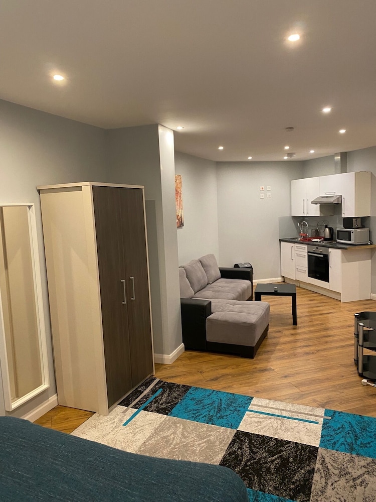 Leicester Vacations - Showcase Apartments Kimberley House - Property Image 8