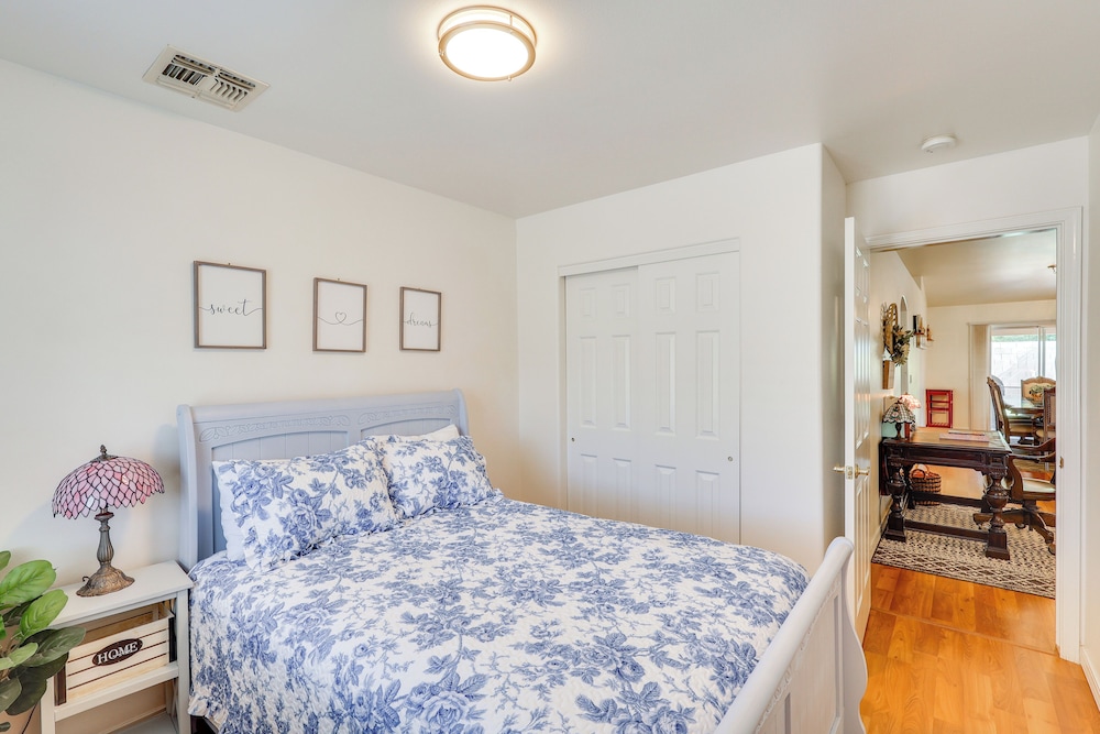 Kingman Family Home: Yard, Grill & Room to Relax!