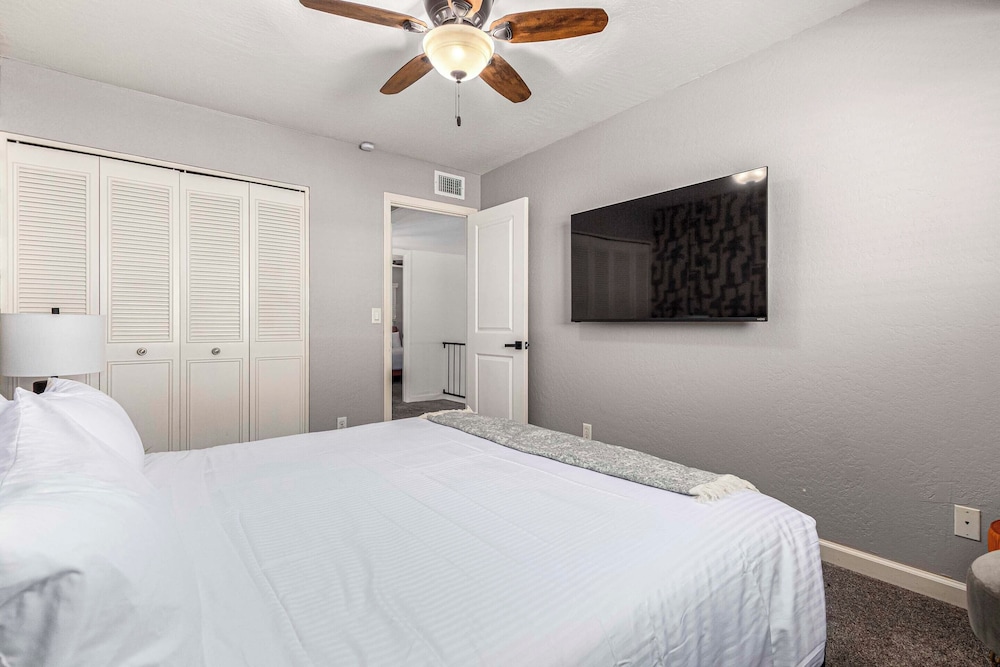 Walk to Old Town & Giants Stadium! Unit w/ Pool