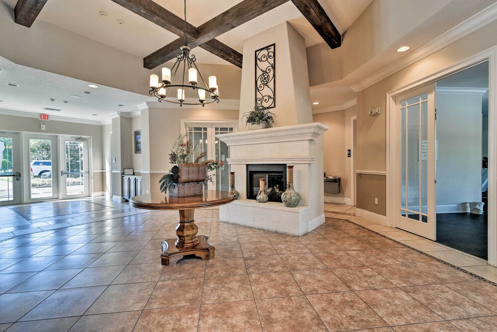 7 Mi to Disney: Davenport Townhome w/ Patio & Pool