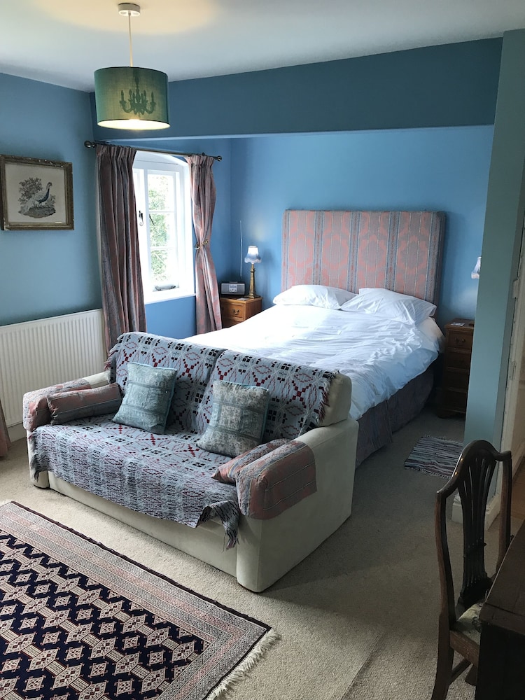 Lower Buckton Country House - Sleeps 12